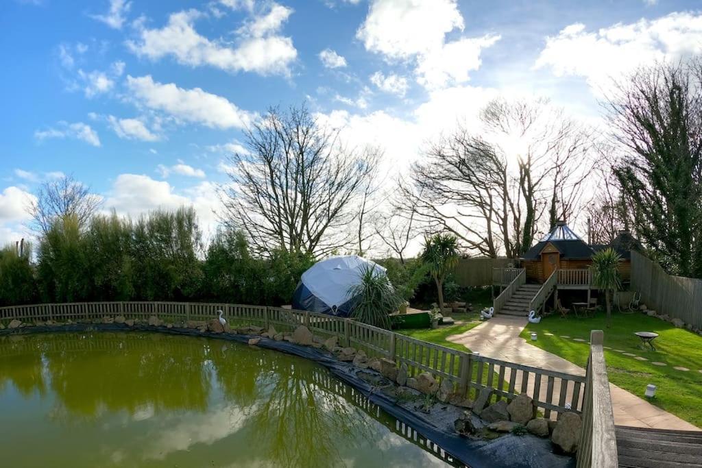 Romantic Treehouse With Hot Tub & Bbq Lodge Praze an Beeble Bagian luar foto