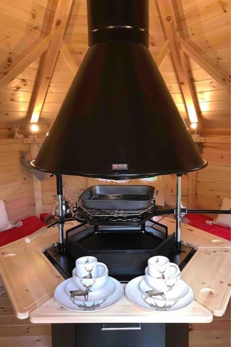 Romantic Treehouse With Hot Tub & Bbq Lodge Praze an Beeble Bagian luar foto