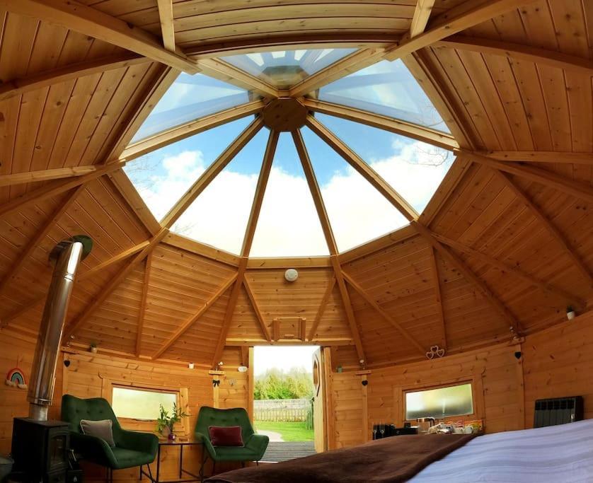 Romantic Treehouse With Hot Tub & Bbq Lodge Praze an Beeble Bagian luar foto