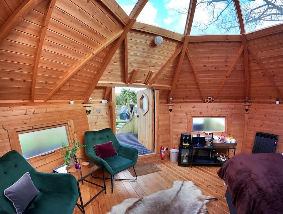 Romantic Treehouse With Hot Tub & Bbq Lodge Praze an Beeble Bagian luar foto