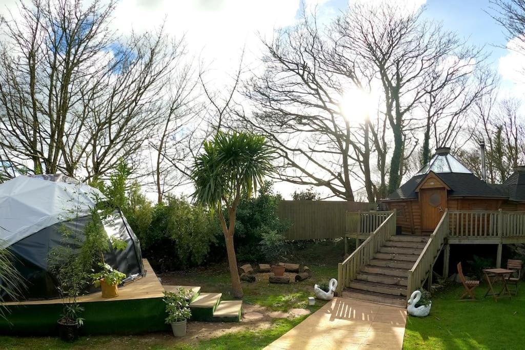 Romantic Treehouse With Hot Tub & Bbq Lodge Praze an Beeble Bagian luar foto